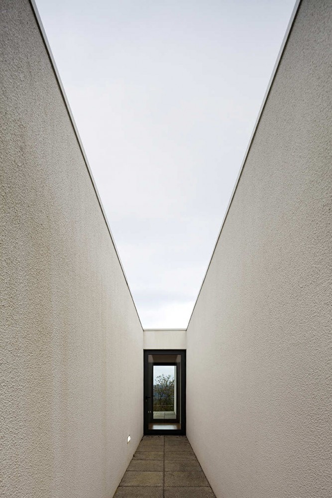 Private House In Barcelos / Rui Grazina