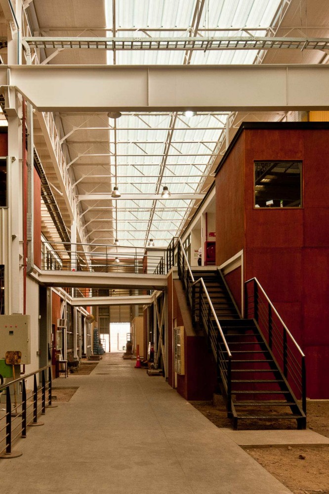 Revesol Industrial Plant / Vicente Justiniano Arquitectos