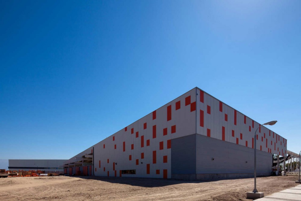Revesol Industrial Plant / Vicente Justiniano Arquitectos