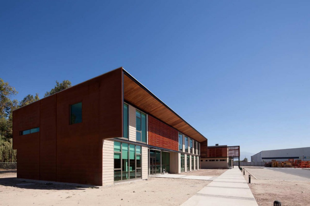 Revesol Industrial Plant / Vicente Justiniano Arquitectos