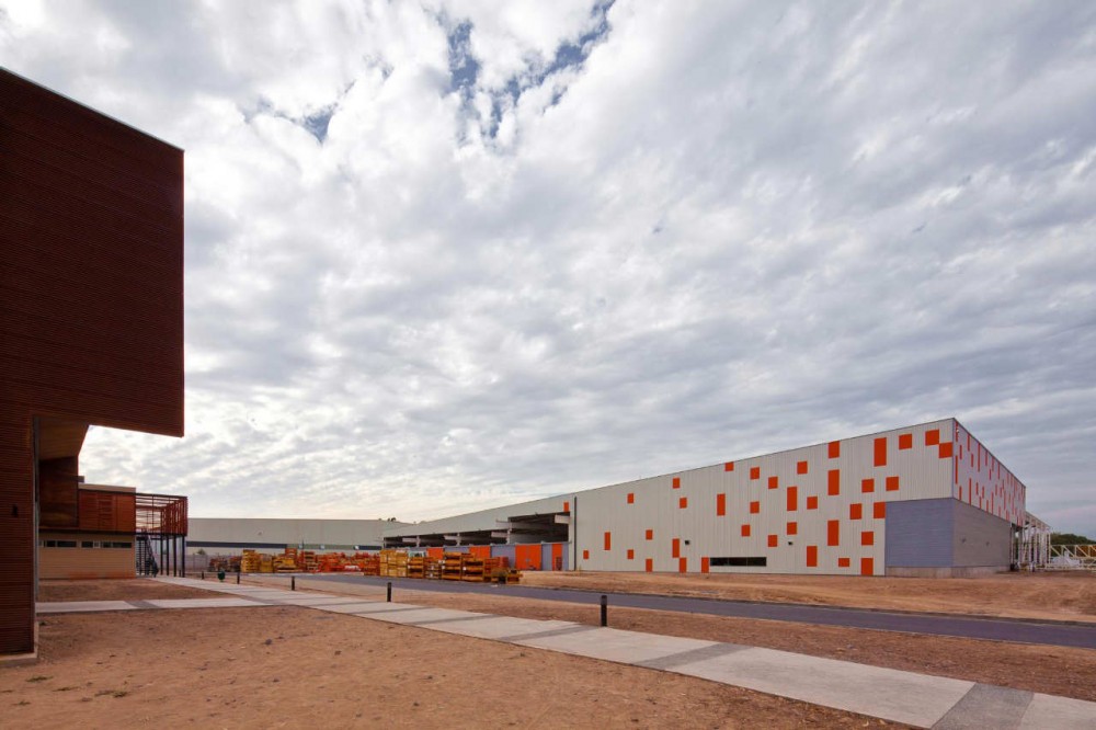 Revesol Industrial Plant / Vicente Justiniano Arquitectos
