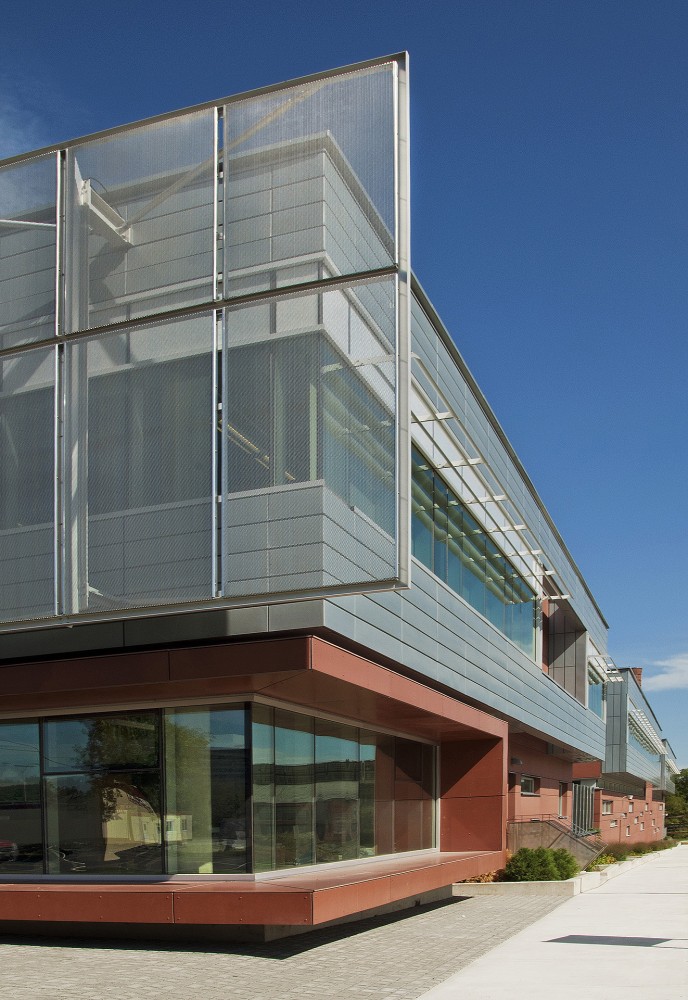 CANMET Material Technology Laboratory / Diamond Schmitt Architects