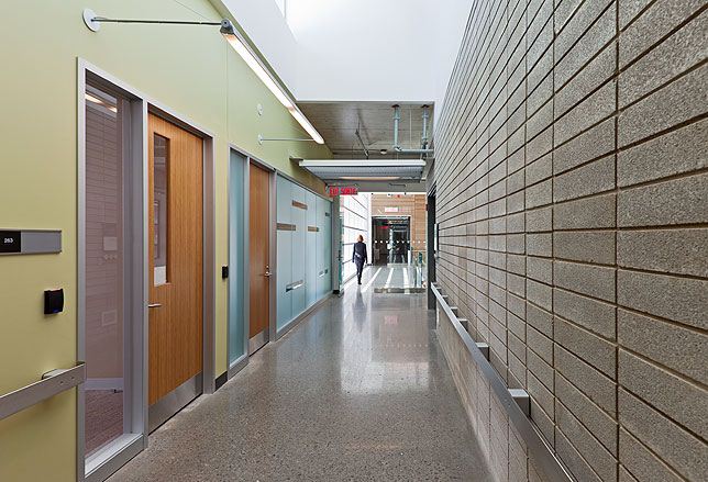 CANMET Material Technology Laboratory / Diamond Schmitt Architects