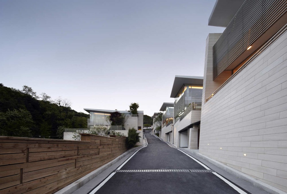 Seongbuk Gate Hills / Joel Sanders Architect and Haeahn Architecture