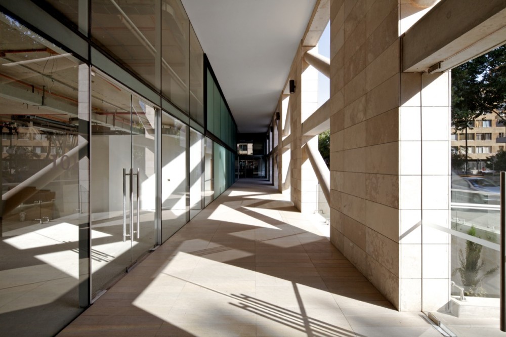 Costanera Lyon / Eugenio Simonetti + Renato Stewart