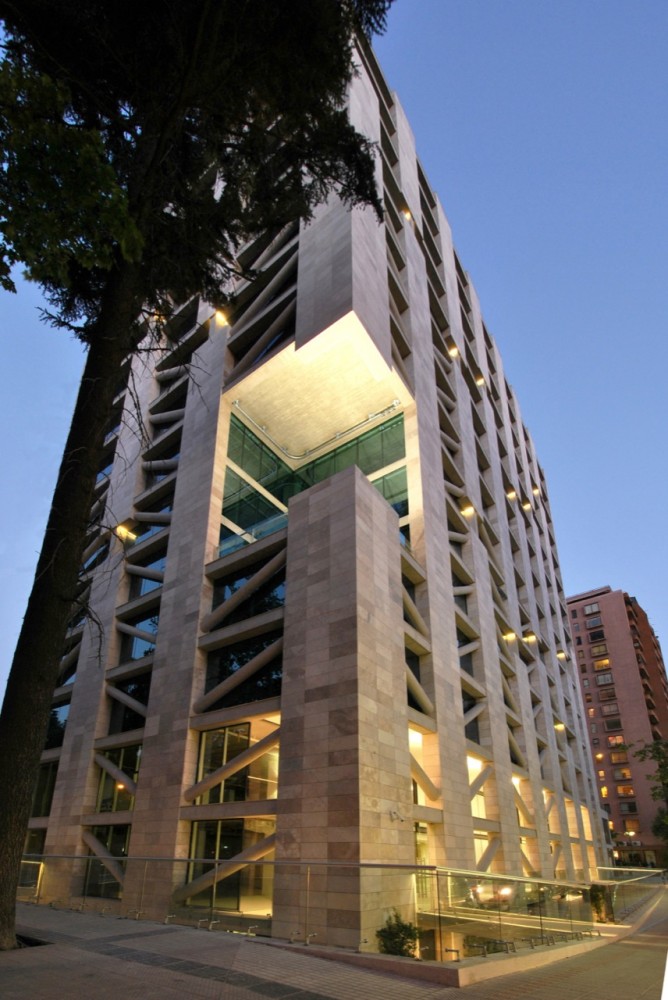 Costanera Lyon / Eugenio Simonetti + Renato Stewart