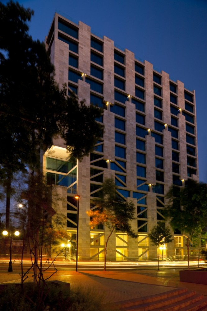 Costanera Lyon / Eugenio Simonetti + Renato Stewart