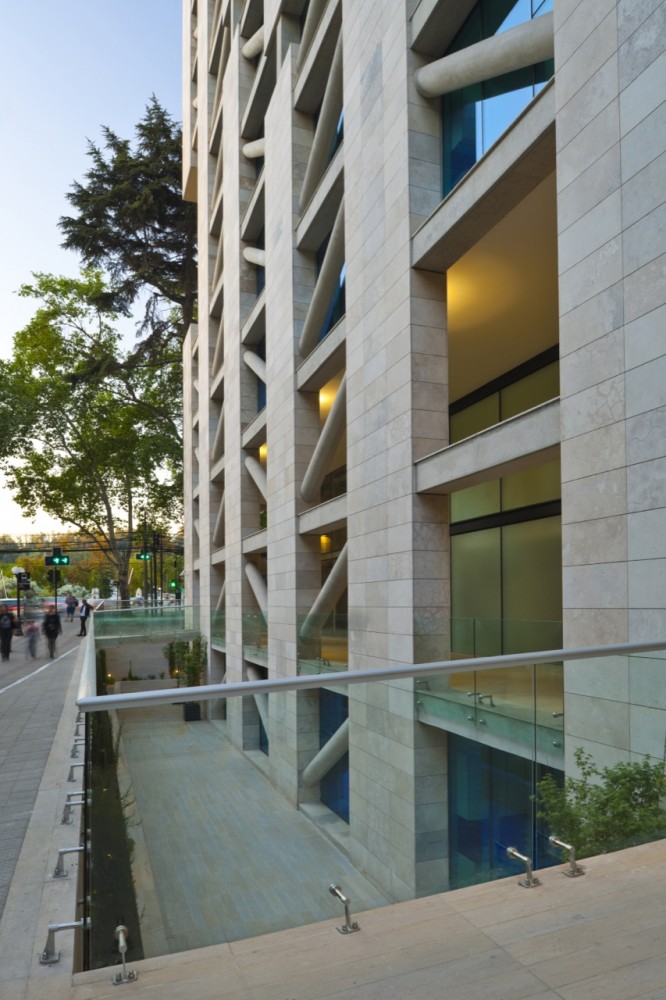 Costanera Lyon / Eugenio Simonetti + Renato Stewart