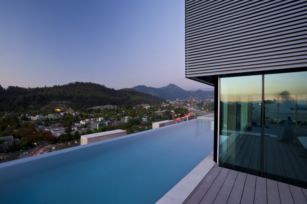 Costanera Lyon / Eugenio Simonetti + Renato Stewart