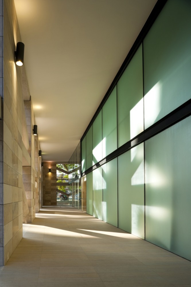 Costanera Lyon / Eugenio Simonetti + Renato Stewart