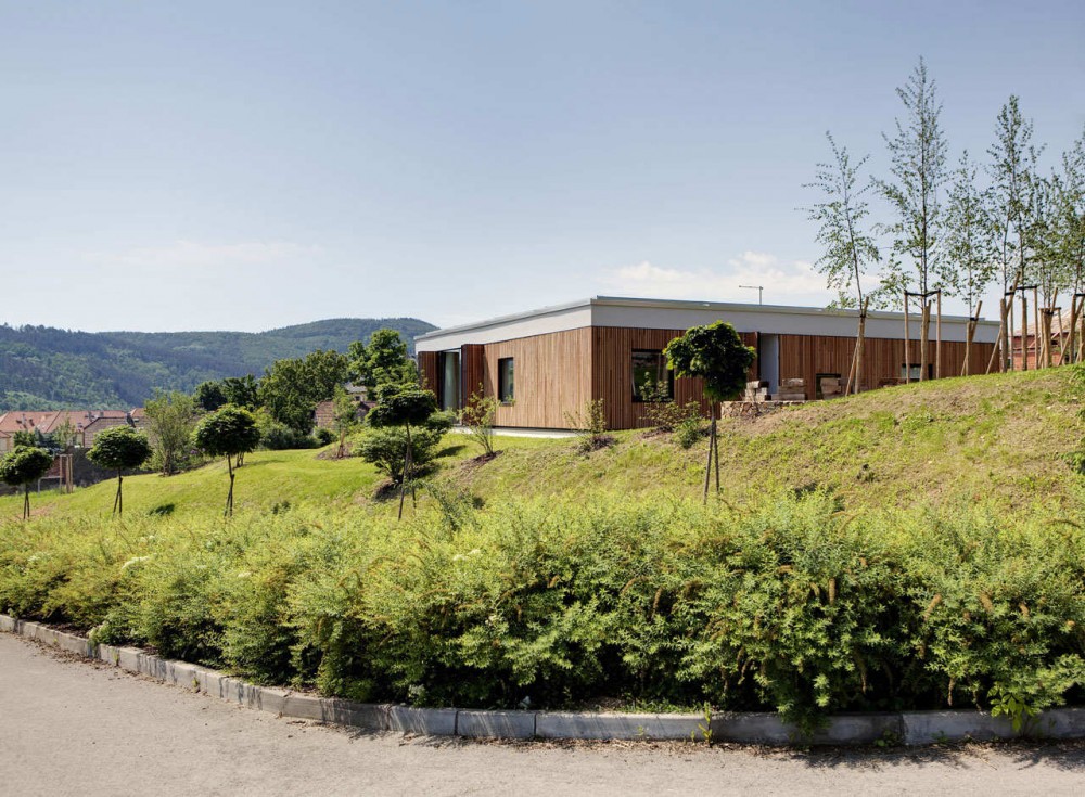 Family House In Kraluv Dvur / OV-A