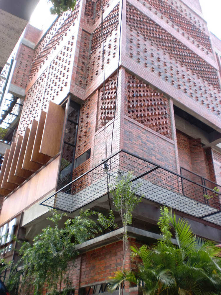 GMT Institute Of Property Management / PHL Architects