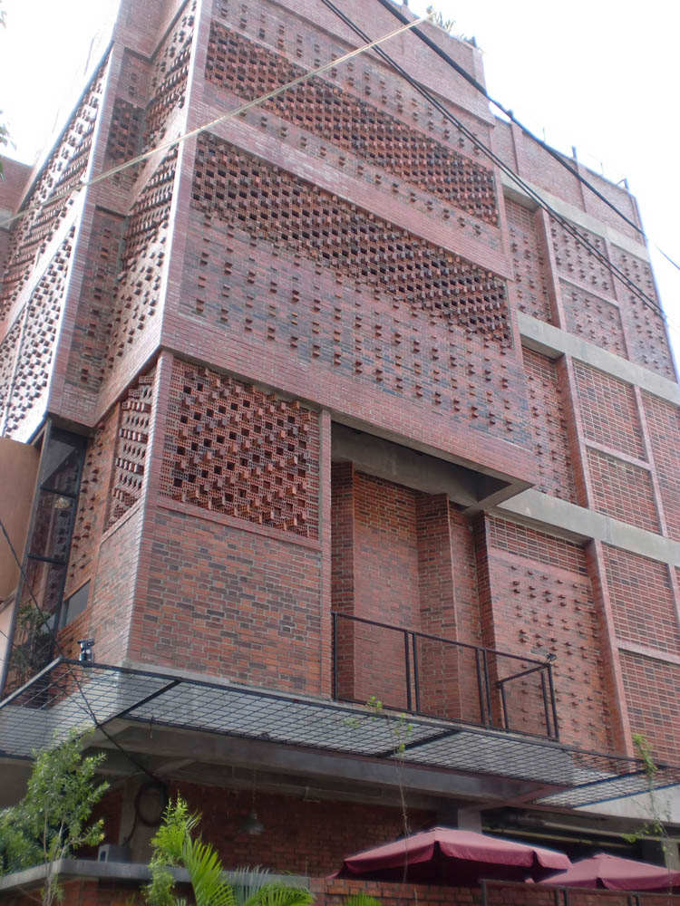 GMT Institute Of Property Management / PHL Architects