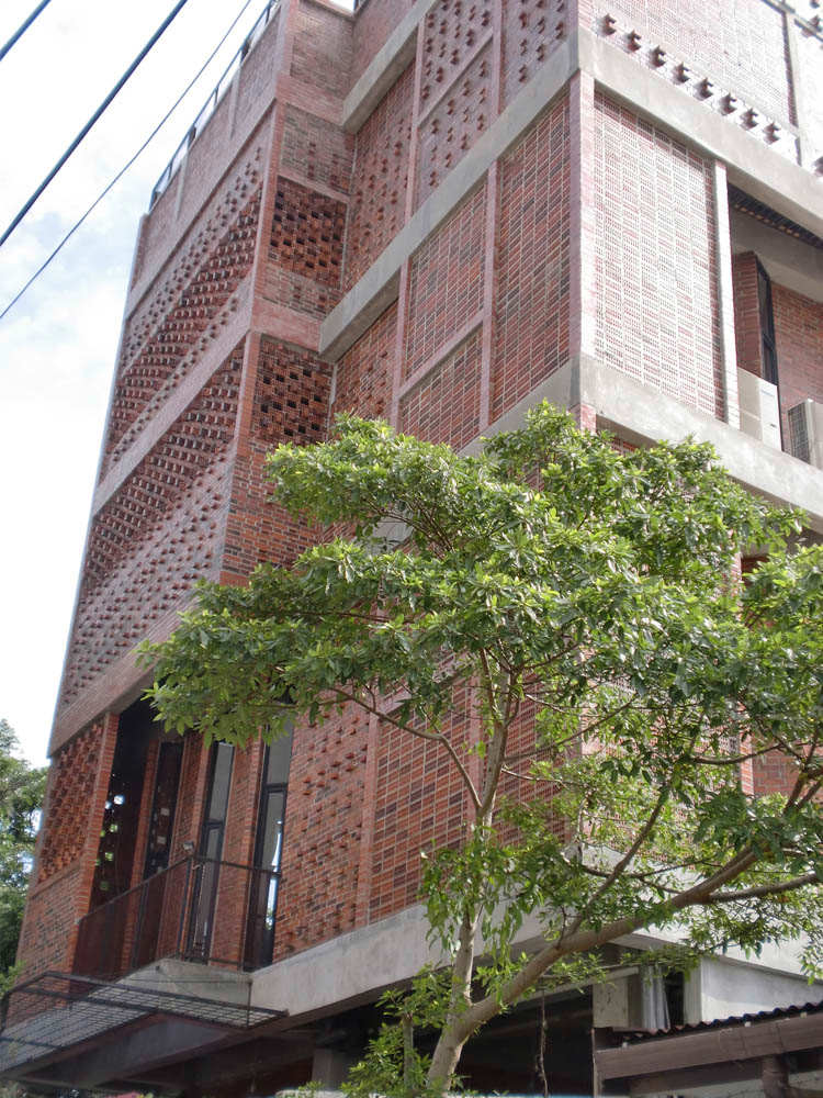 GMT Institute Of Property Management / PHL Architects