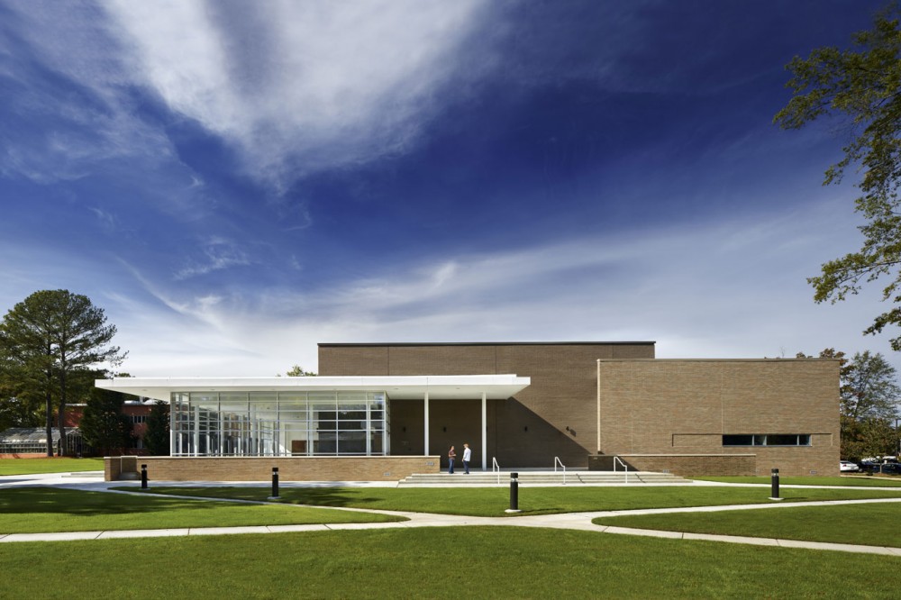 Lauren Kennedy and Alan Campbell Theatre / Pearce Brinkley Cease + Lee