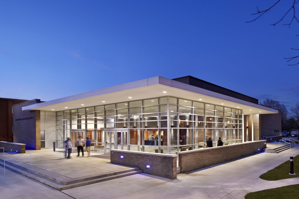 Lauren Kennedy and Alan Campbell Theatre / Pearce Brinkley Cease + Lee