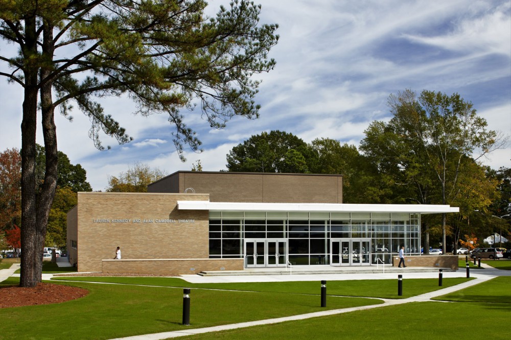 Lauren Kennedy and Alan Campbell Theatre / Pearce Brinkley Cease + Lee