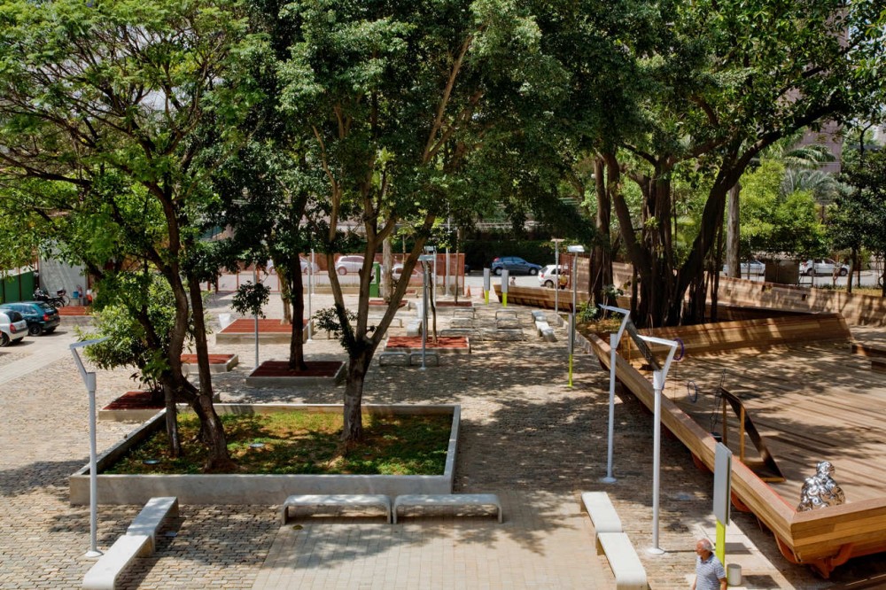 Victor Civita Plaza / Levisky Arquitetos Associados
