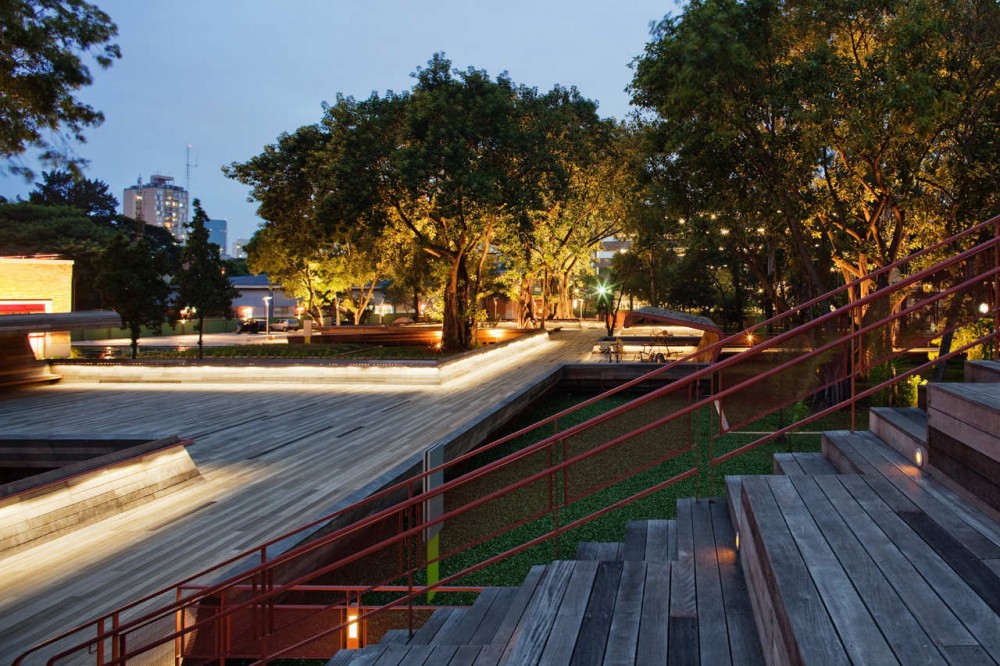 Victor Civita Plaza / Levisky Arquitetos Associados