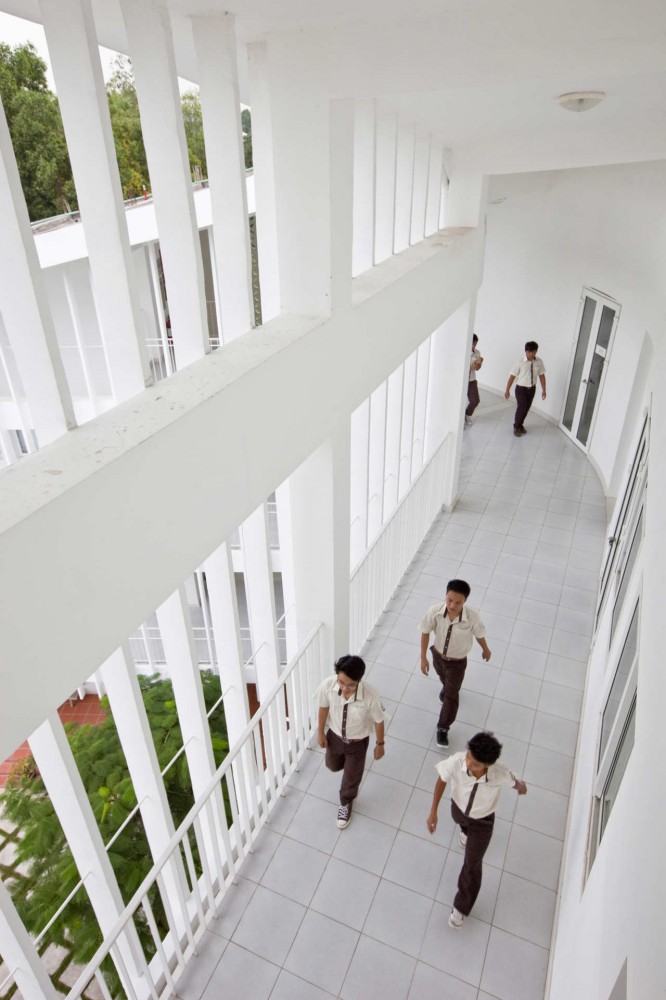 Binh Duong School / Vo Trong Nghia + Shunri Nishizawa + Daisuke Sanuki