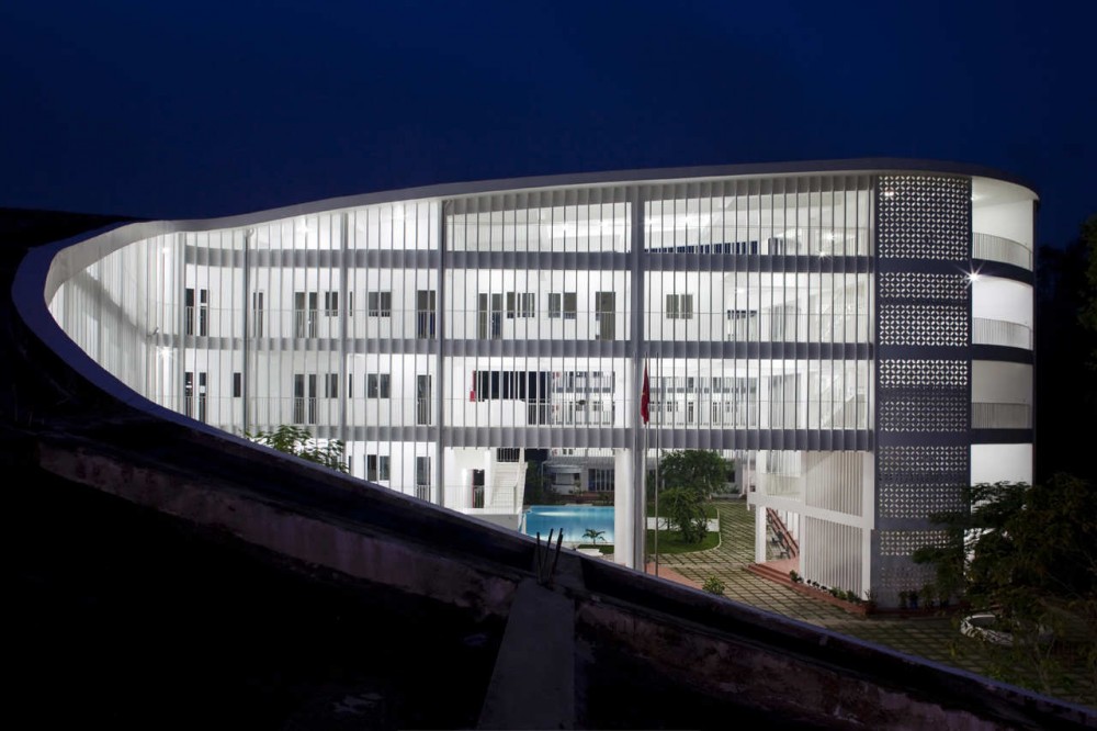 Binh Duong School / Vo Trong Nghia + Shunri Nishizawa + Daisuke Sanuki