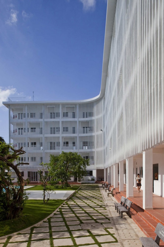 Binh Duong School / Vo Trong Nghia + Shunri Nishizawa + Daisuke Sanuki