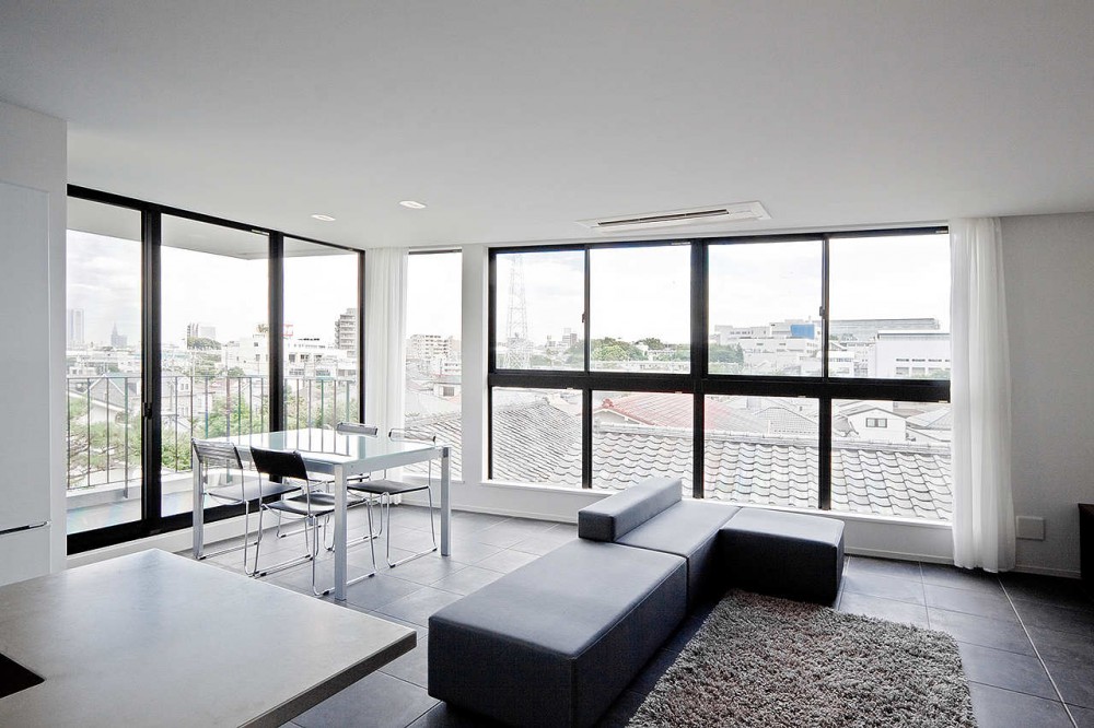 House In Eifukucho / Upsetters Architects