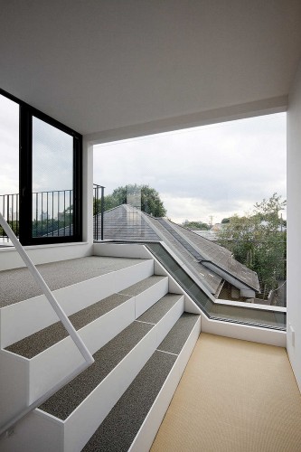 House In Eifukucho / Upsetters Architects