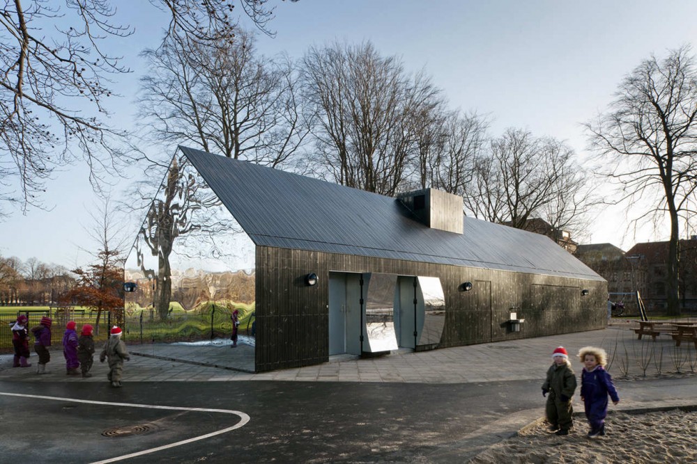 Mirror House / MLRP