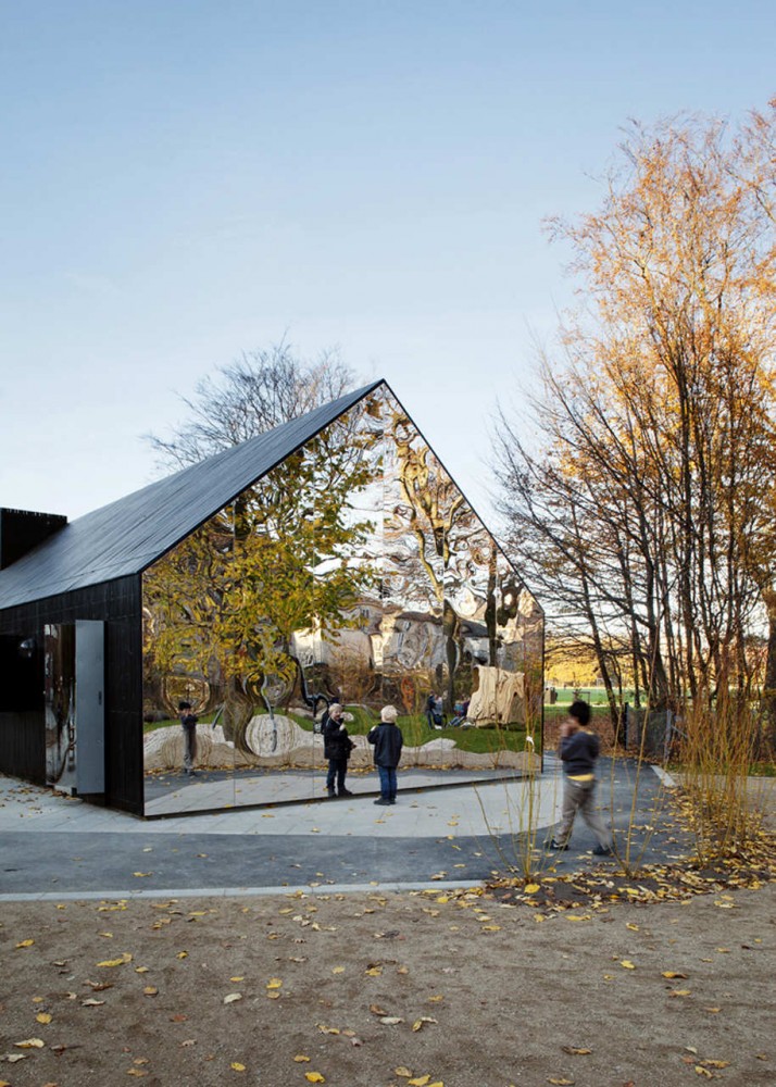 Mirror House / MLRP