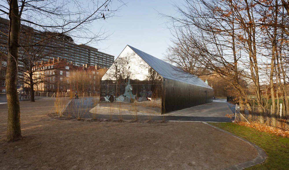 Mirror House / MLRP