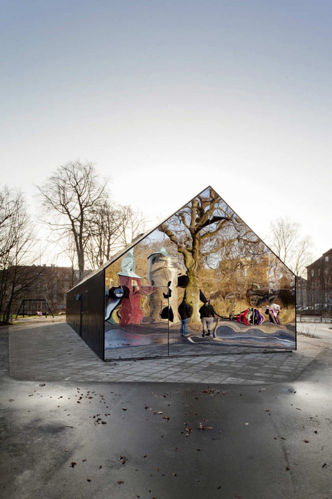 Mirror House / MLRP