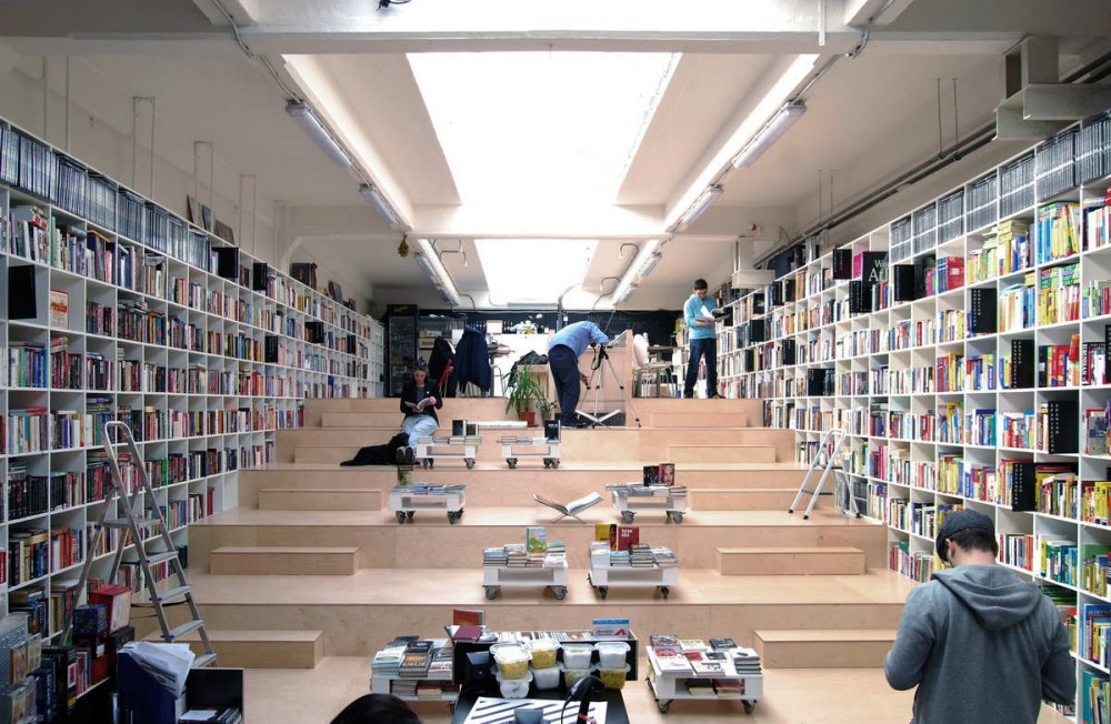Bookshop And Coffee Bar / Plural, Totalstudio