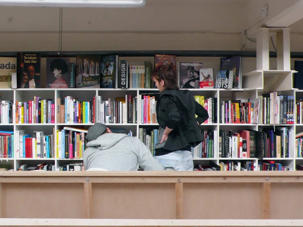 Bookshop And Coffee Bar / Plural, Totalstudio