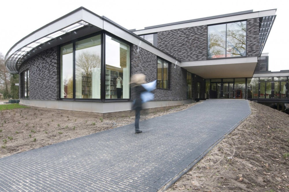 Multifunctional Building / BDG Architects