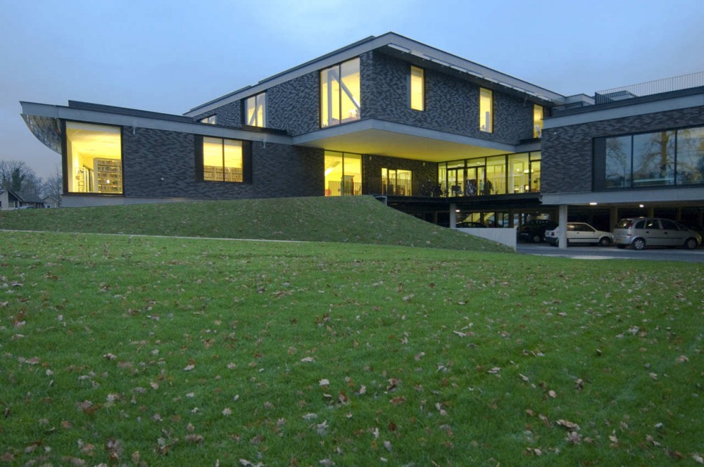 Multifunctional Building / BDG Architects
