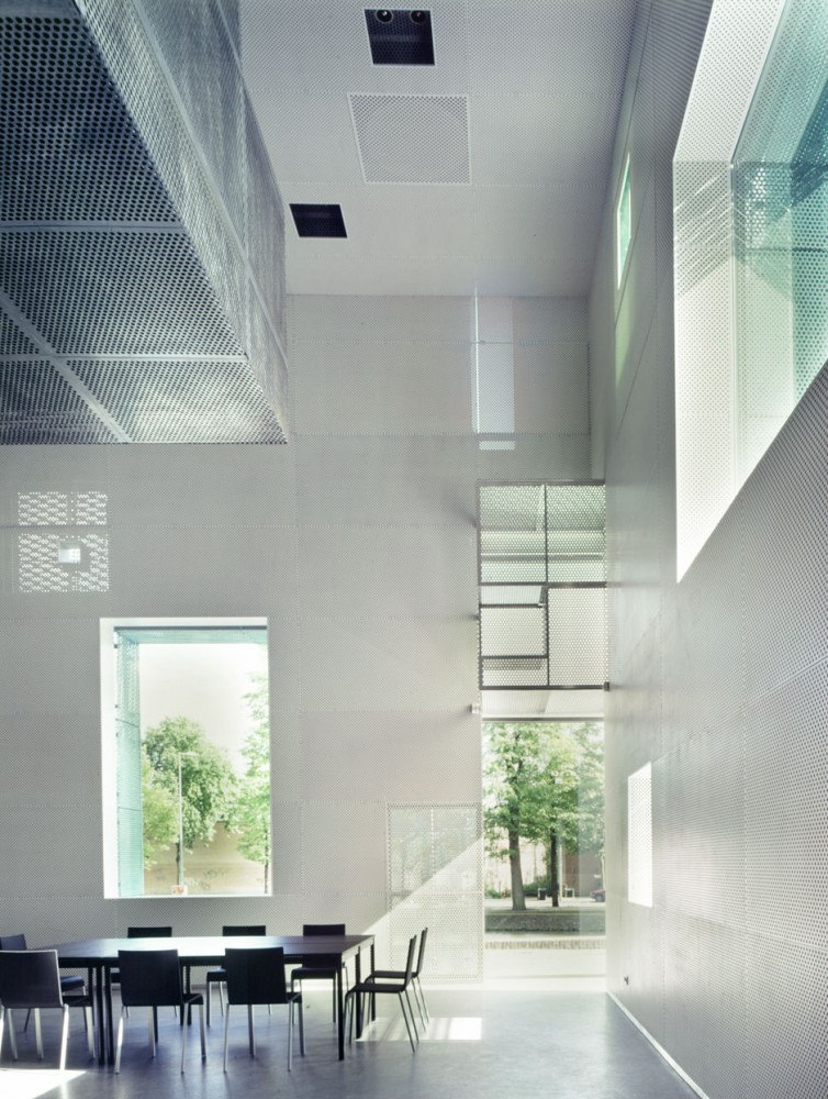 Flashback: Sarphatistraat Offices / Steven Holl Architects