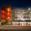 Santa Monica Parking Garage / Brooks & Scarpa Santa Monica Parking Garage / Brooks & Scarpa © John Edward Linden
