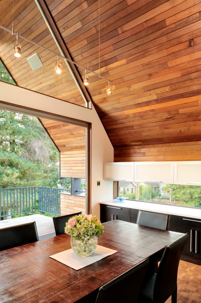 Queen Anne Mid-Modern / Coop15 Architecture