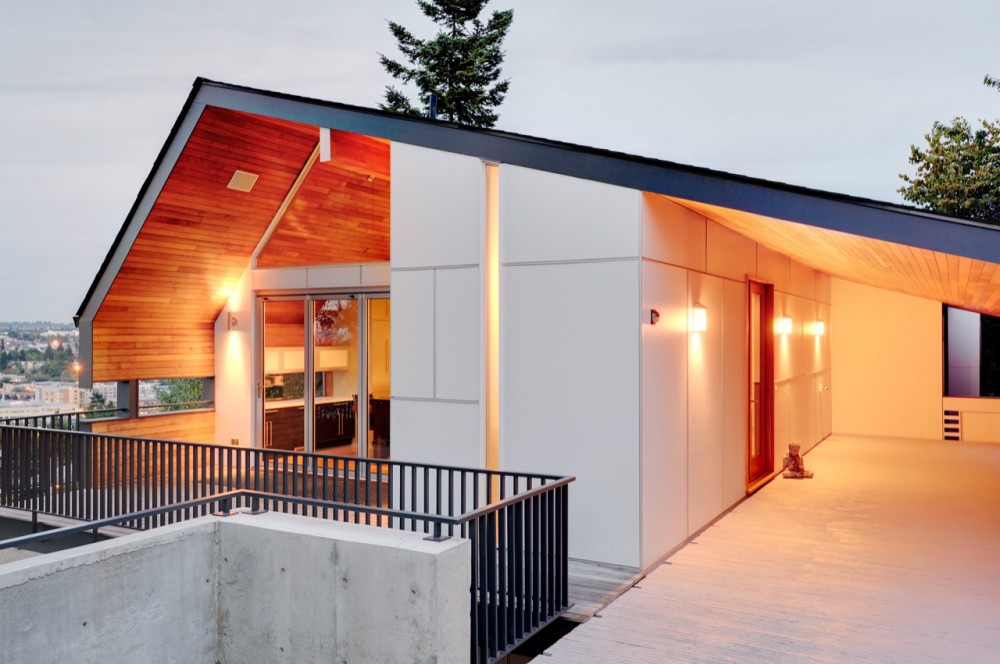 Queen Anne Mid-Modern / Coop15 Architecture