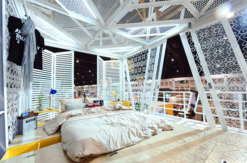 Billboard House / Apostrophy’s