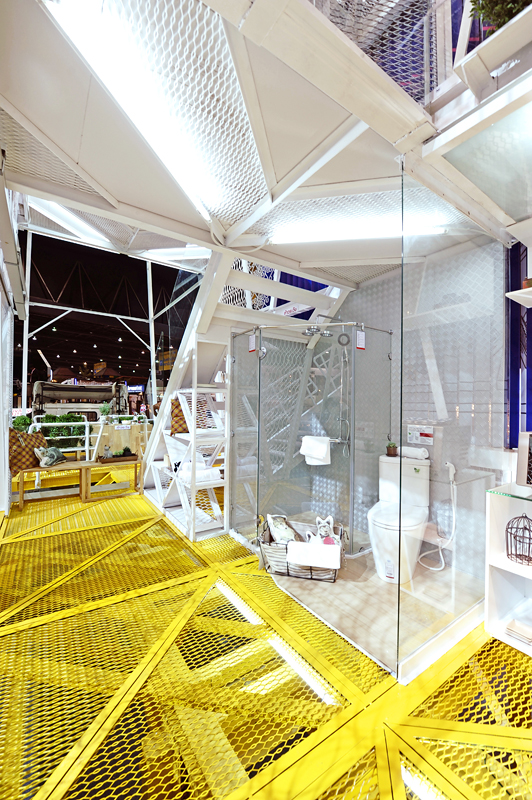 Billboard House / Apostrophy’s