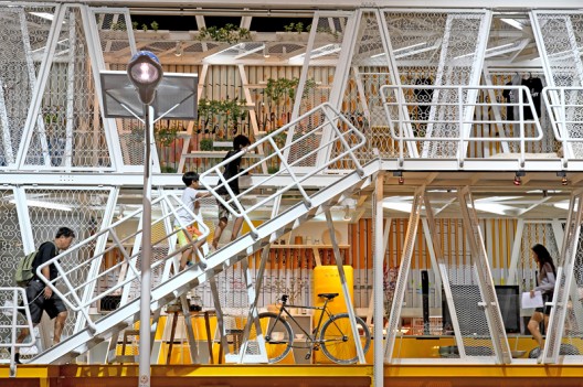Billboard House / Apostrophy's (2)