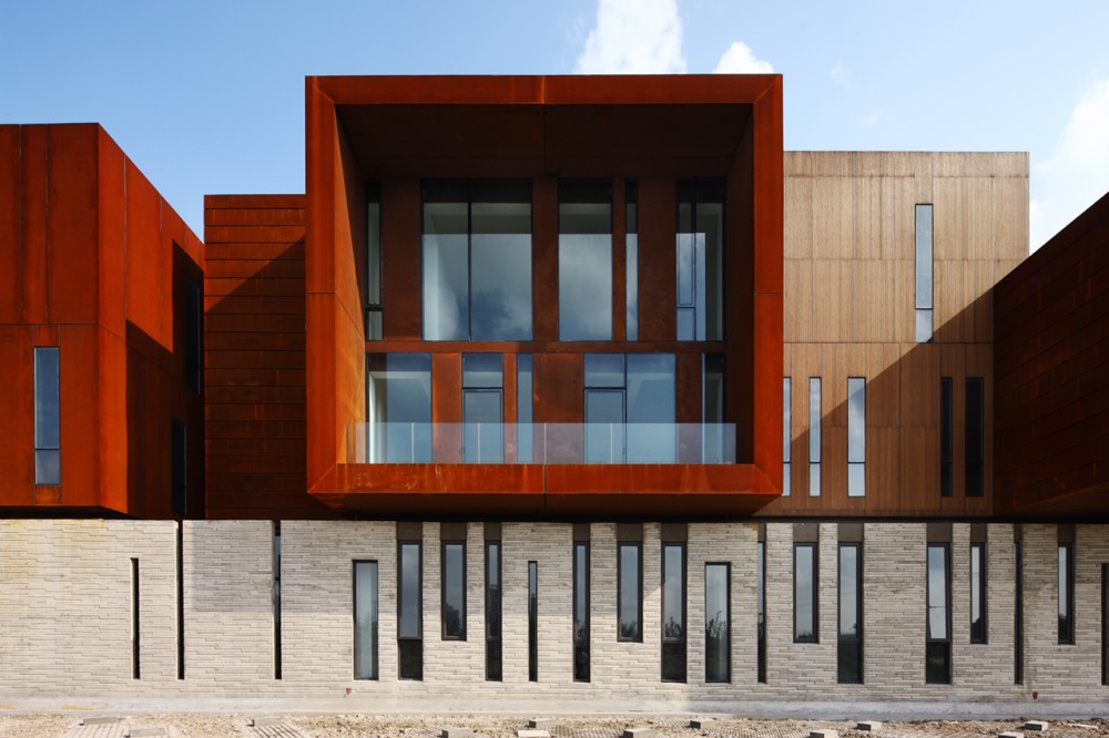 Administration Building of the North Shanghai Gas Company in Jiading / Atelier Deshaus