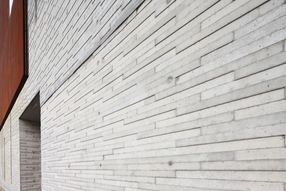 Administration Building of the North Shanghai Gas Company in Jiading / Atelier Deshaus (9) © Shu He