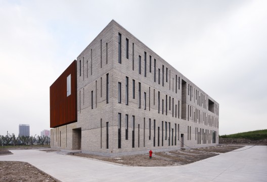 Administration Building of the North Shanghai Gas Company in Jiading / Atelier Deshaus (7)