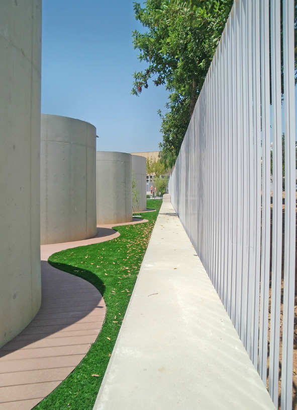 Summer Pool In Godella / Álvarez Cubells Arquitectos