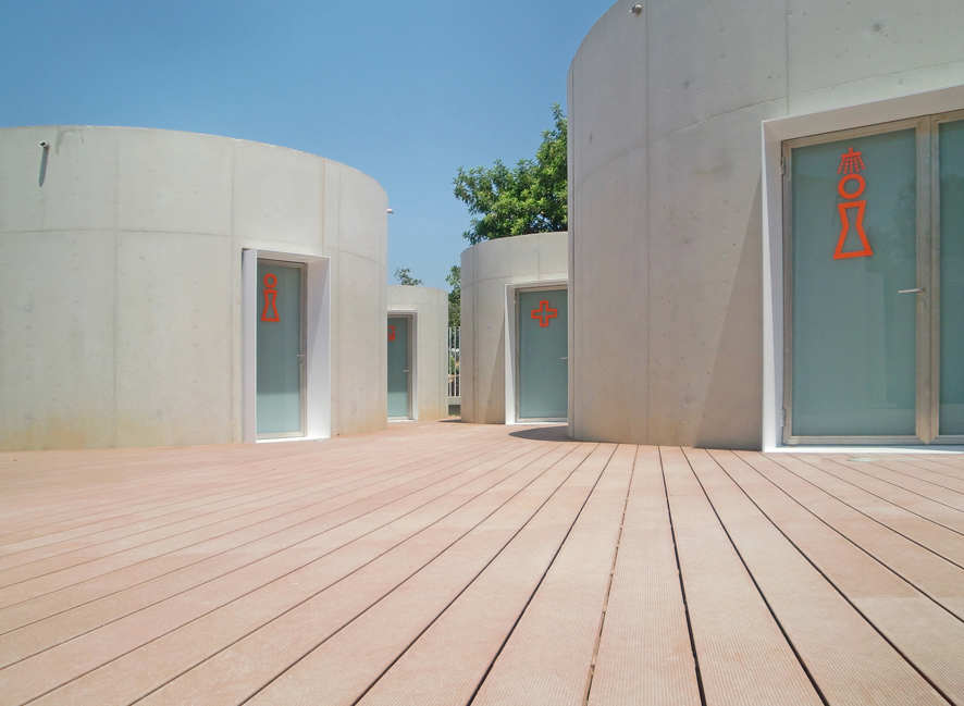 Summer Pool In Godella / Álvarez Cubells Arquitectos