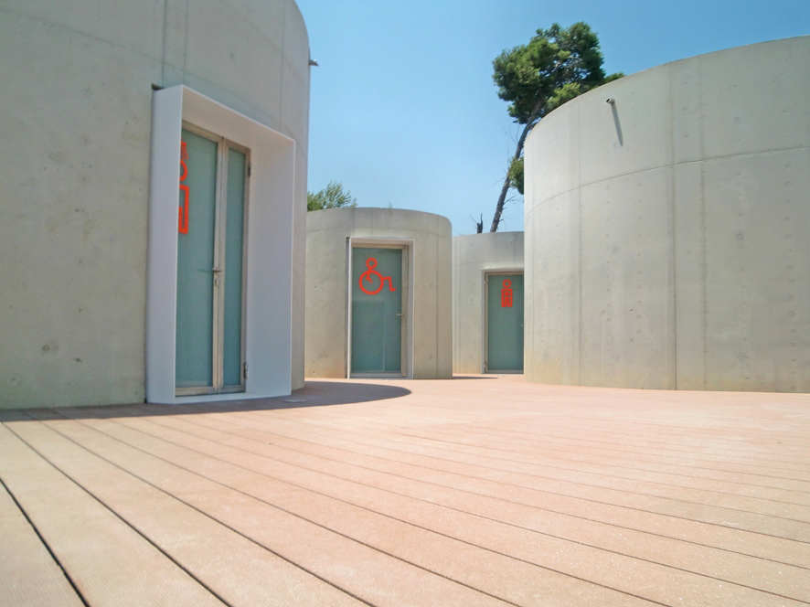 Summer Pool In Godella / Álvarez Cubells Arquitectos