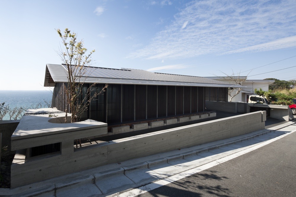 Wind-dyed House / acaa